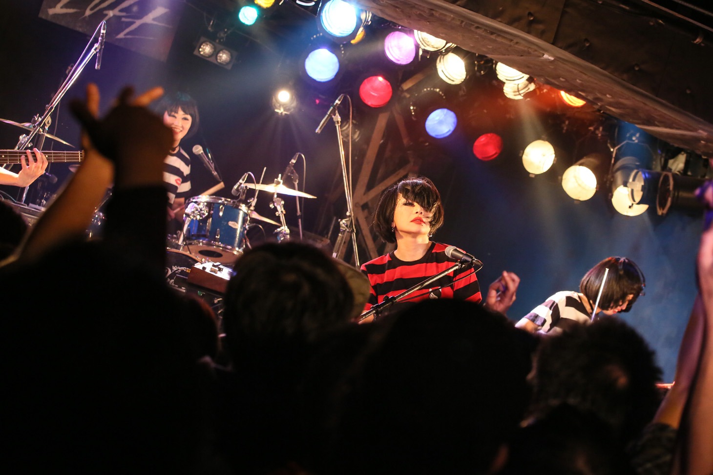 キノコホテルの新宿LOFT公演の様子。（撮影：にしゆきみ）