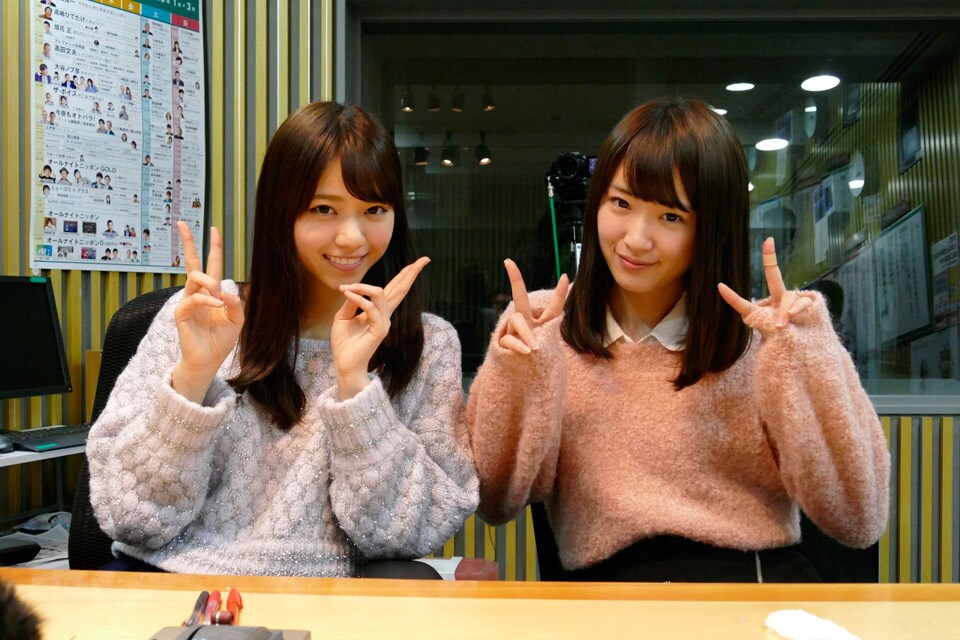 左から西野七瀬、高山一実。