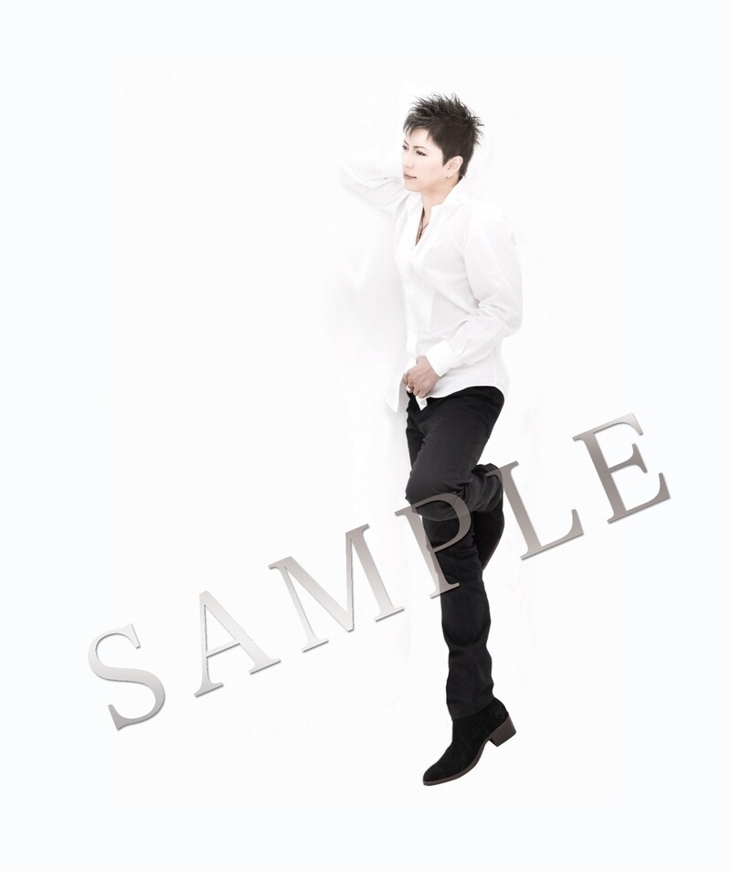 「46th SINGLE プレミアムエディション "GACKTが添い寝♡等身大ベッドシーツパッケージ"」WHITE-GACKTバージョンのサンプル。
