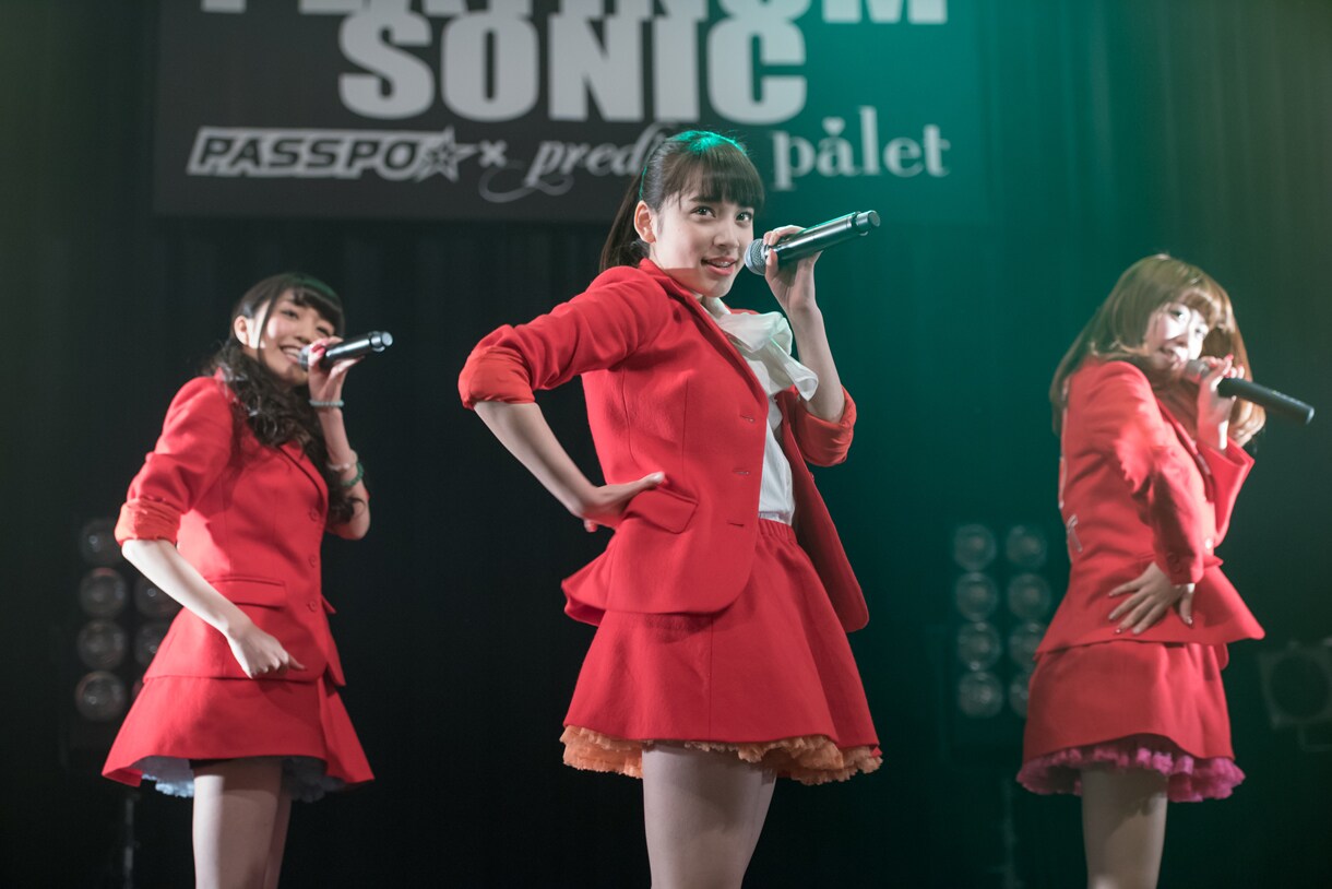 FYTによるライブの様子。