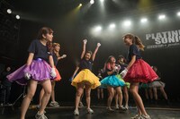 綱引きに勝利するPASSPO☆。