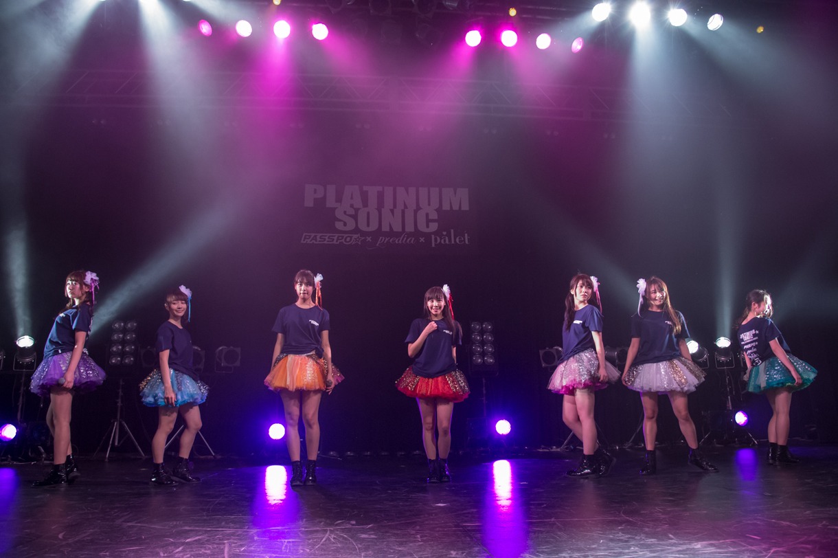 paletによるライブの様子。
