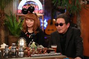 左からきゃりーぱみゅぱみゅ、ジャズ喫茶のマスター・吉原さん。(c)フジテレビ