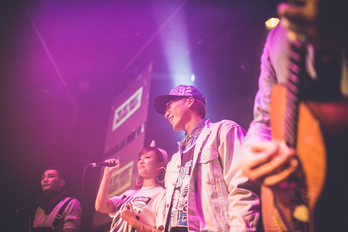 左からAKLO、YUI MUGINO、SWAY（DOBERMAN INFINITY）（Photo by Cherry Chill Will）。