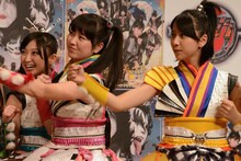 左から有安杏果、佐々木彩夏、玉井詩織。