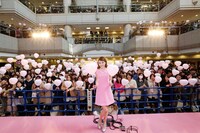 ファンと記念撮影を行ったchay。