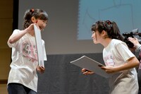 左から野津友那乃、大賀咲希。