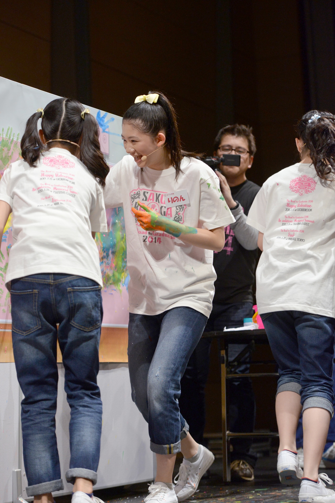 さくら学院「アートの授業2ライブペイント」2時限目の様子。