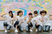 さくら学院「アートの授業2ライブペイント」1時限目に参加した生徒たち。