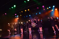 BELLRING少女ハートによるライブの様子。