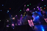 BELLRING少女ハートによるライブの様子。