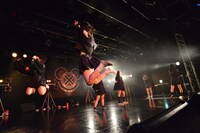 BELLRING少女ハートによるライブの様子。