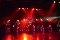 BELLRING少女ハートによるライブの様子。