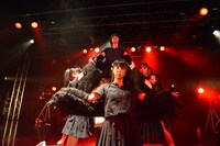 BELLRING少女ハートによるライブの様子。