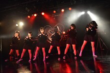 BELLRING少女ハートによるライブの様子。