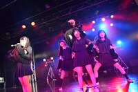BELLRING少女ハートによるライブの様子。