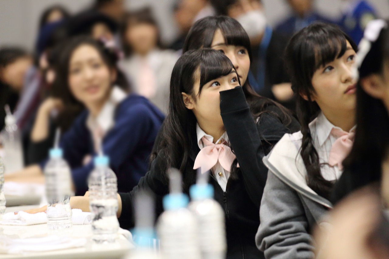 「HKT48指原莉乃座長公演」の開催が発表されたときのHKT48メンバー。 (c) AKS