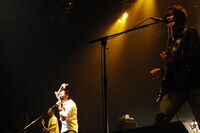 怒髪天「2015年新春TOUR “紅白利き歌合戦”」東京公演の様子。（撮影：石井麻木）