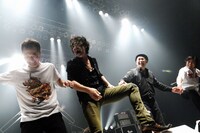 怒髪天「2015年新春TOUR “紅白利き歌合戦”」東京公演の様子。（撮影：石井麻木）