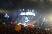 GLAY「GLAY ARENA TOUR 2014-2015 Miracle Music Hunt」宮城・セキスイハイムスーパーアリーナ公演の様子。