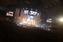 GLAY「GLAY ARENA TOUR 2014-2015 Miracle Music Hunt」宮城・セキスイハイムスーパーアリーナ公演の様子。