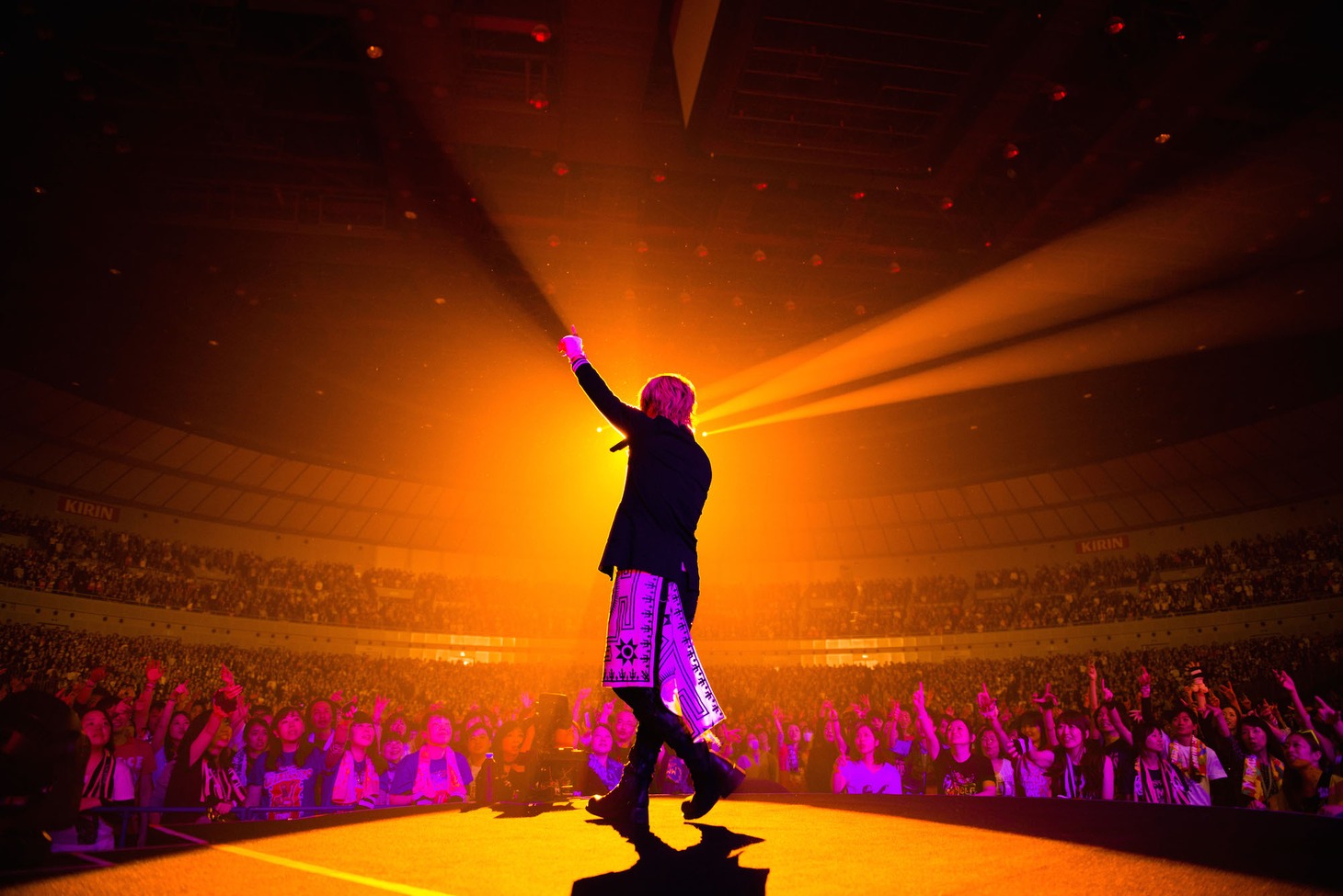 GLAY「GLAY ARENA TOUR 2014-2015 Miracle Music Hunt」神奈川・横浜アリーナ公演の様子。