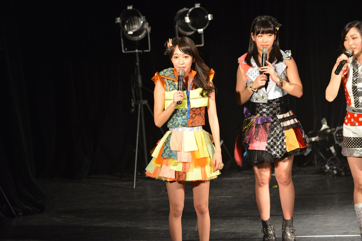 Cheeky Paradeによる3周年記念イベントのMCの様子。