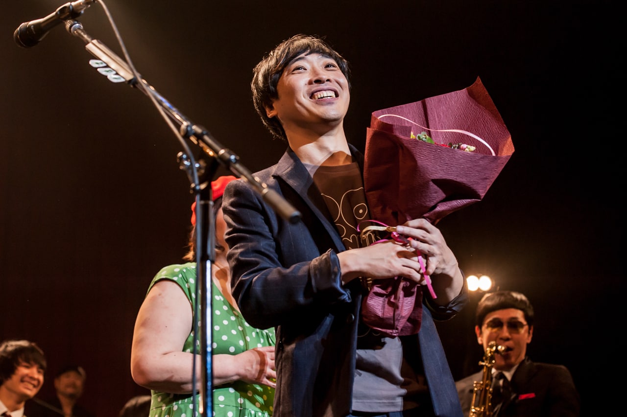 堂島孝平、20周年記念公演は計5時間！憧れの佐野元春も祝福