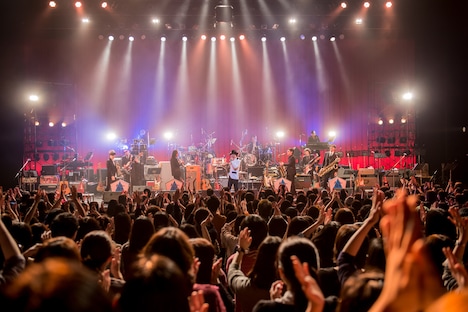 「堂島孝平 活動20周年記念公演 オールスター大感謝祭！」の様子。