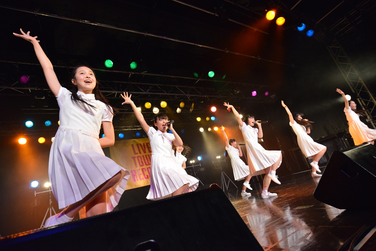 アイドルネッサンスによるライブの様子。