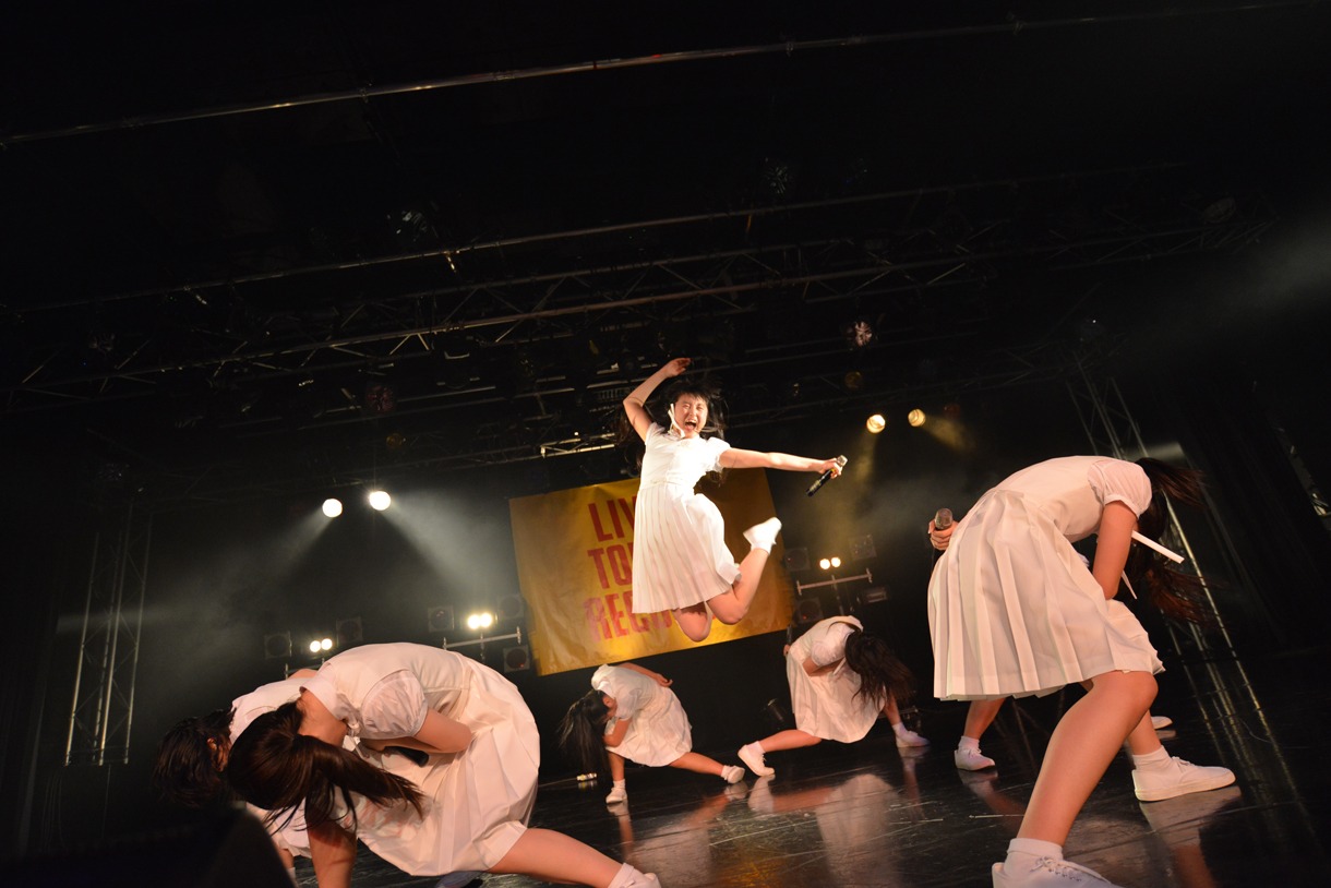 アイドルネッサンスによるライブの様子。