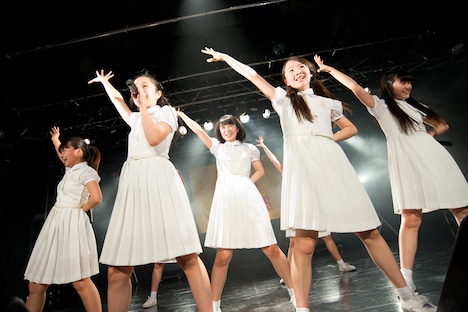 アイドルネッサンスによるライブの様子。
