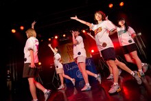 lyrical schoolによるライブの様子。