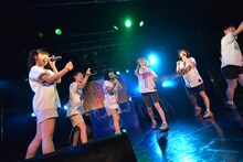lyrical schoolによるライブの様子。