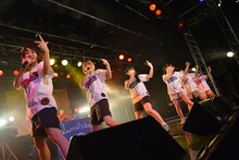 lyrical schoolによるライブの様子。