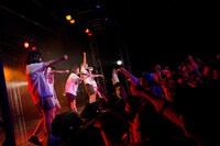 lyrical schoolによるライブの様子。