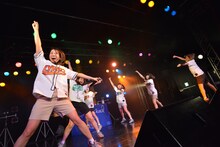 lyrical schoolによるライブの様子。