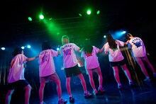 lyrical schoolによるライブの様子。