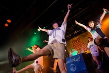 lyrical schoolによるライブの様子。