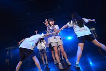 lyrical schoolによるライブの様子。