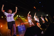 lyrical schoolによるライブの様子。