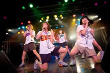 lyrical schoolによるライブの様子。