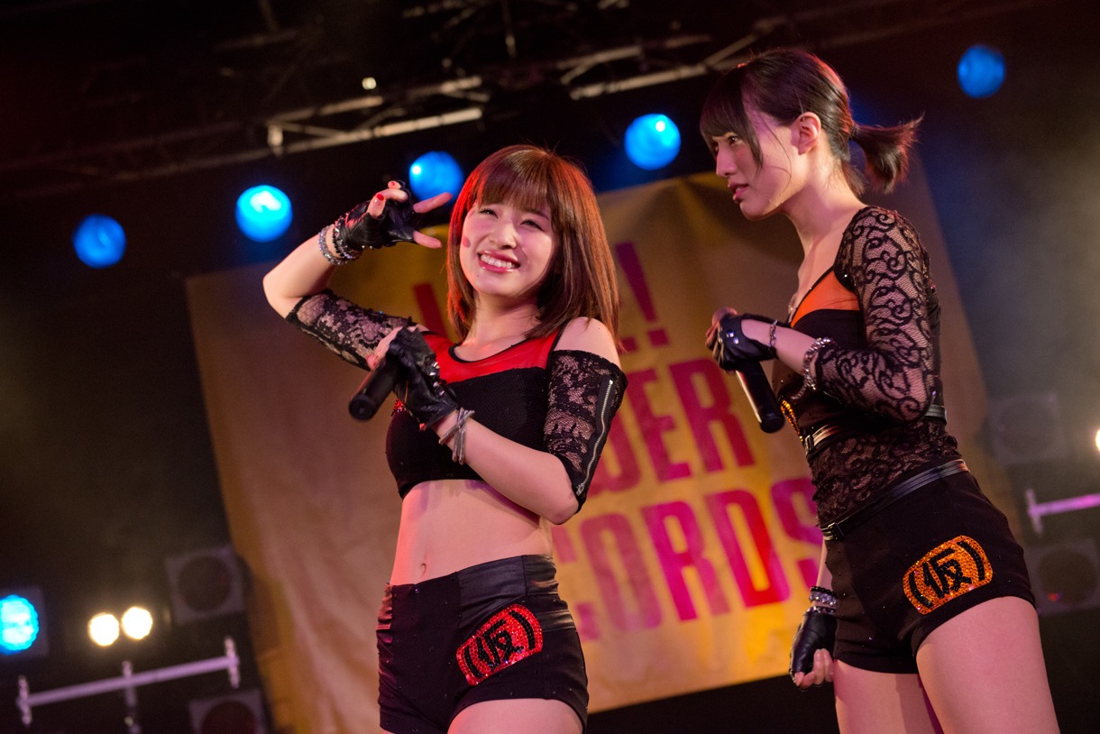 アップアップガールズ（仮）によるライブの様子。