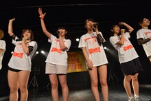 アップアップガールズ（仮）、lyrical schoolによるMCの様子。