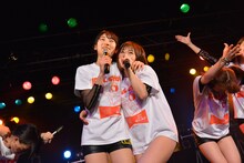 アップアップガールズ（仮）、lyrical schoolによるコラボライブの様子。