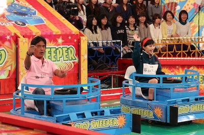 「VS嵐」出演時の松崎しげる、百田夏菜子（ももいろクローバーZ）。 (c)フジテレビ