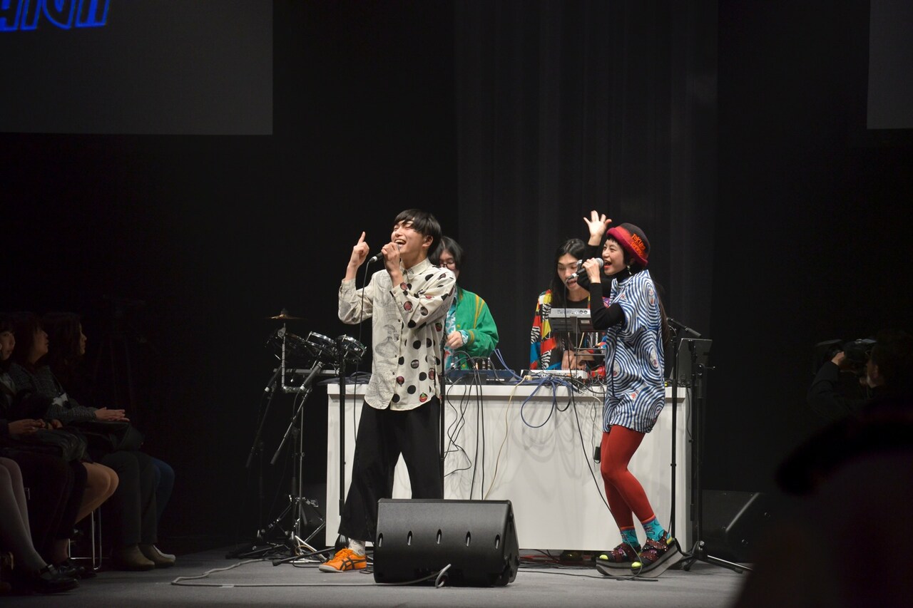 「VANTAN STUDENT FINAL 2015」でパフォーマンスを披露するSugar's Campaign。