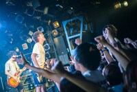 BACK LIFT「Ten Years Later TOUR 2014-2015」東京・渋谷CLUB QUATTRO公演の様子。（撮影：ヤオタケシ）