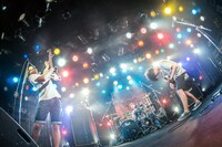 BACK LIFT「Ten Years Later TOUR 2014-2015」東京・渋谷CLUB QUATTRO公演の様子。（撮影：ヤオタケシ）