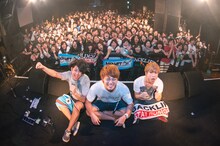 BACK LIFT「Ten Years Later TOUR 2014-2015」東京・渋谷CLUB QUATTRO公演の様子。（撮影：ヤオタケシ）